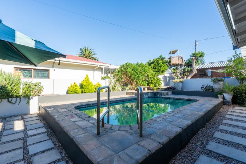 4 Bedroom Property for Sale in Linkside Western Cape